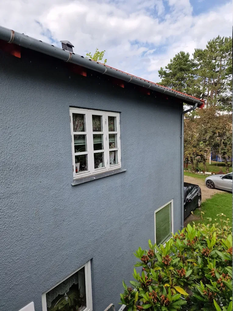 Repareret og malet facadehjørne med hvide vinduer, ADD MultiService